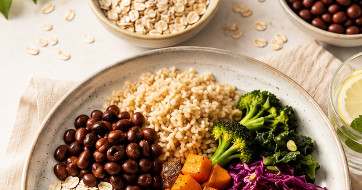 Refeição com feijão, aveia, arroz integral e vegetais ricos em fibras